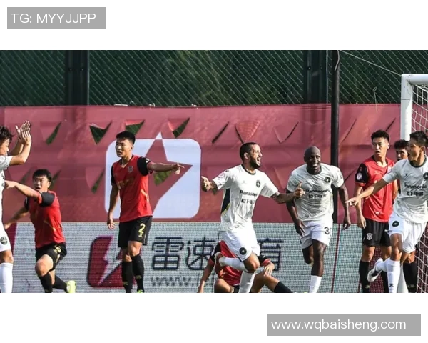 武汉篮球队在邀请赛中以98分高居积分榜首位展现强劲实力